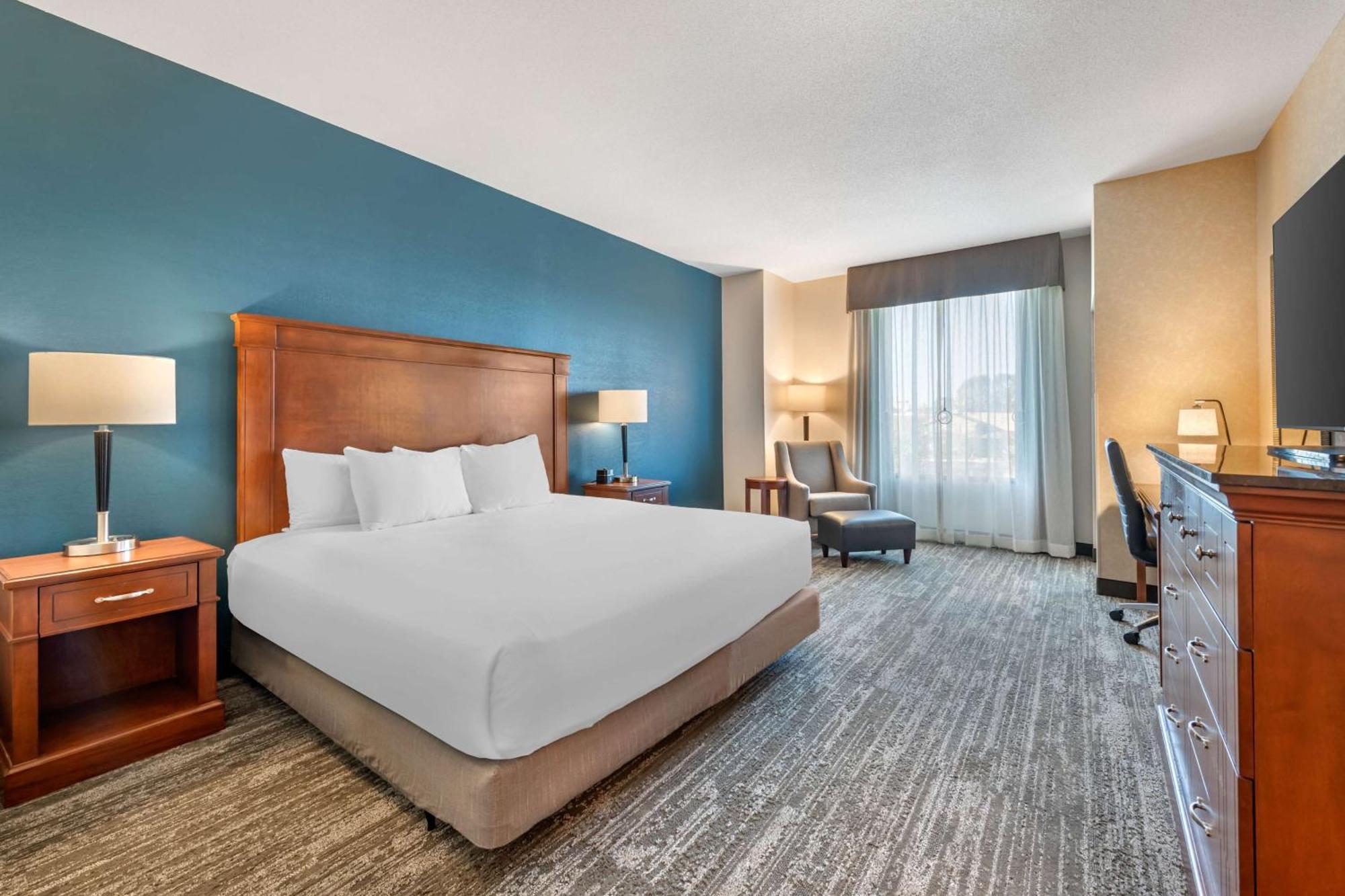 Drury Plaza Hotel Valdosta Bagian luar foto