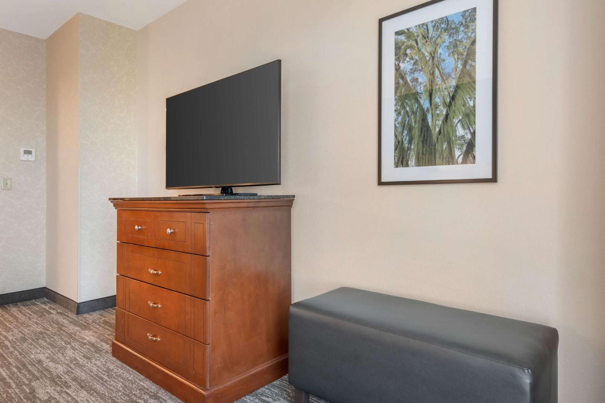 Drury Plaza Hotel Valdosta Bagian luar foto