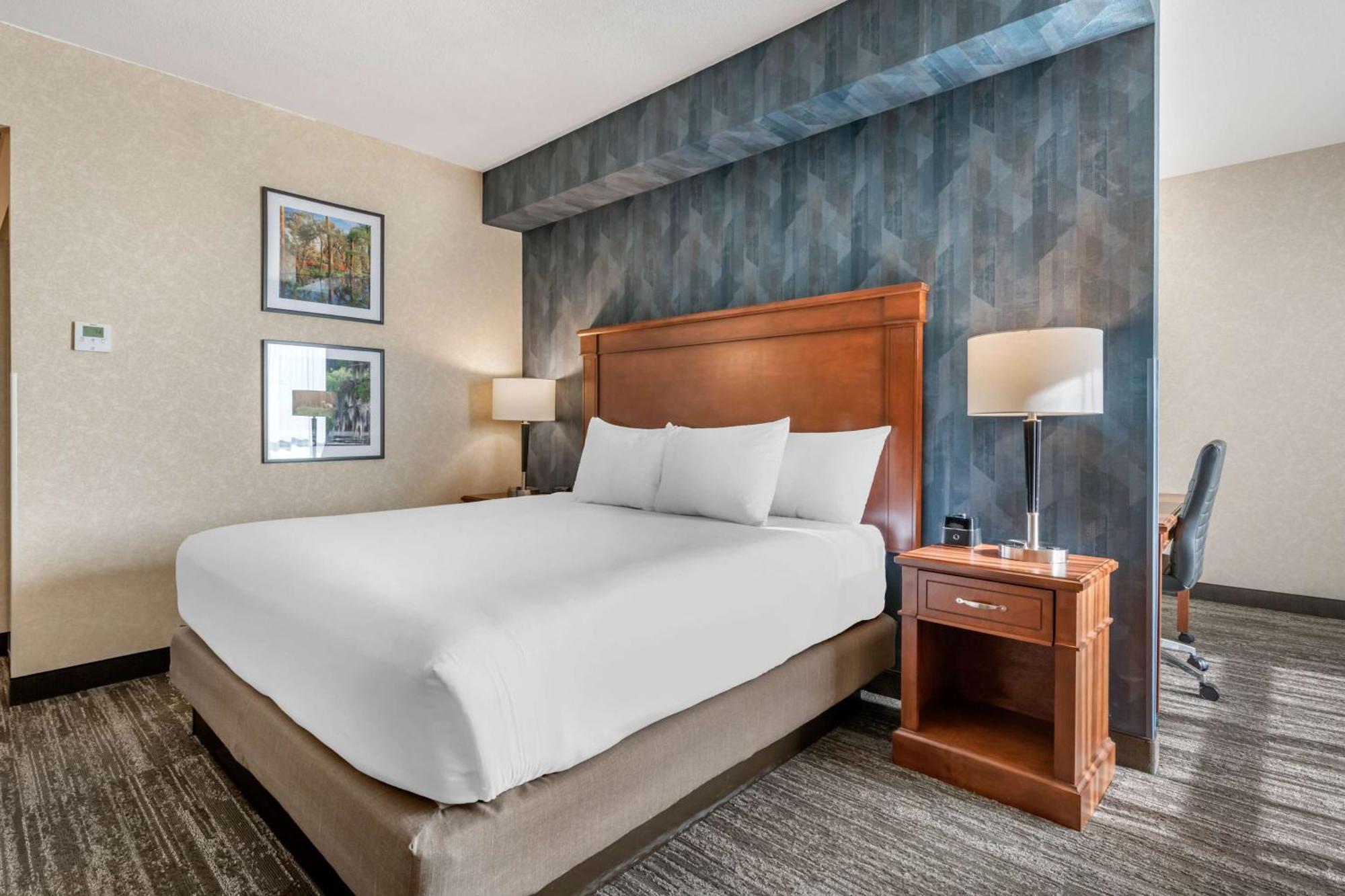 Drury Plaza Hotel Valdosta Bagian luar foto