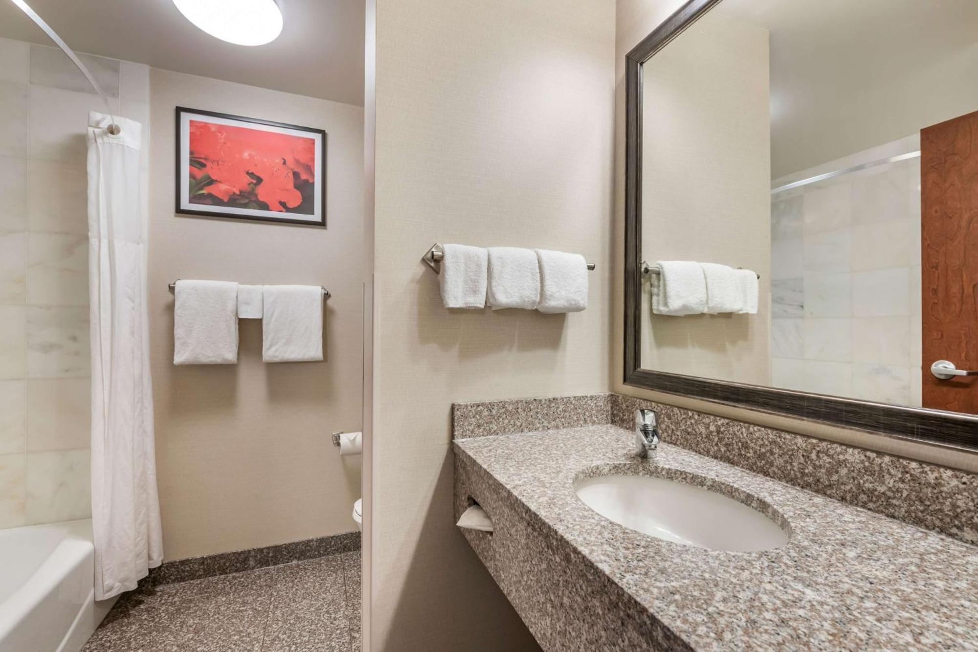 Drury Plaza Hotel Valdosta Bagian luar foto