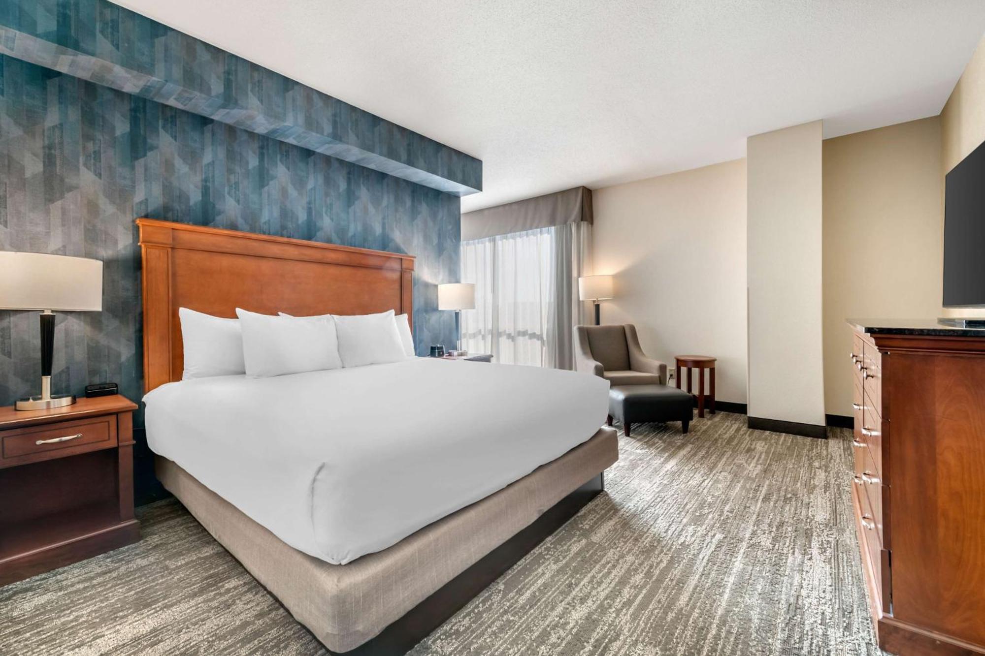 Drury Plaza Hotel Valdosta Bagian luar foto