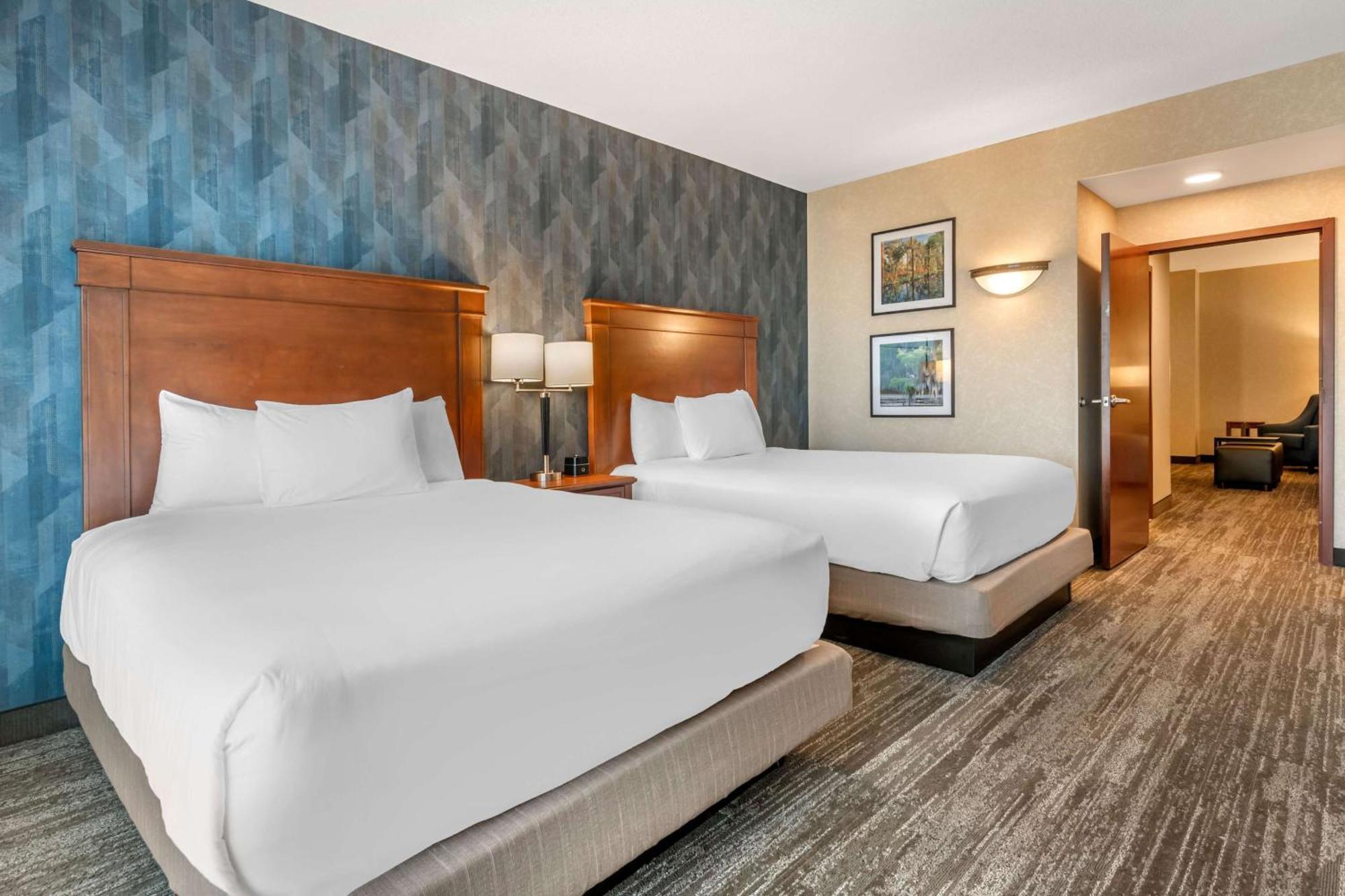 Drury Plaza Hotel Valdosta Bagian luar foto