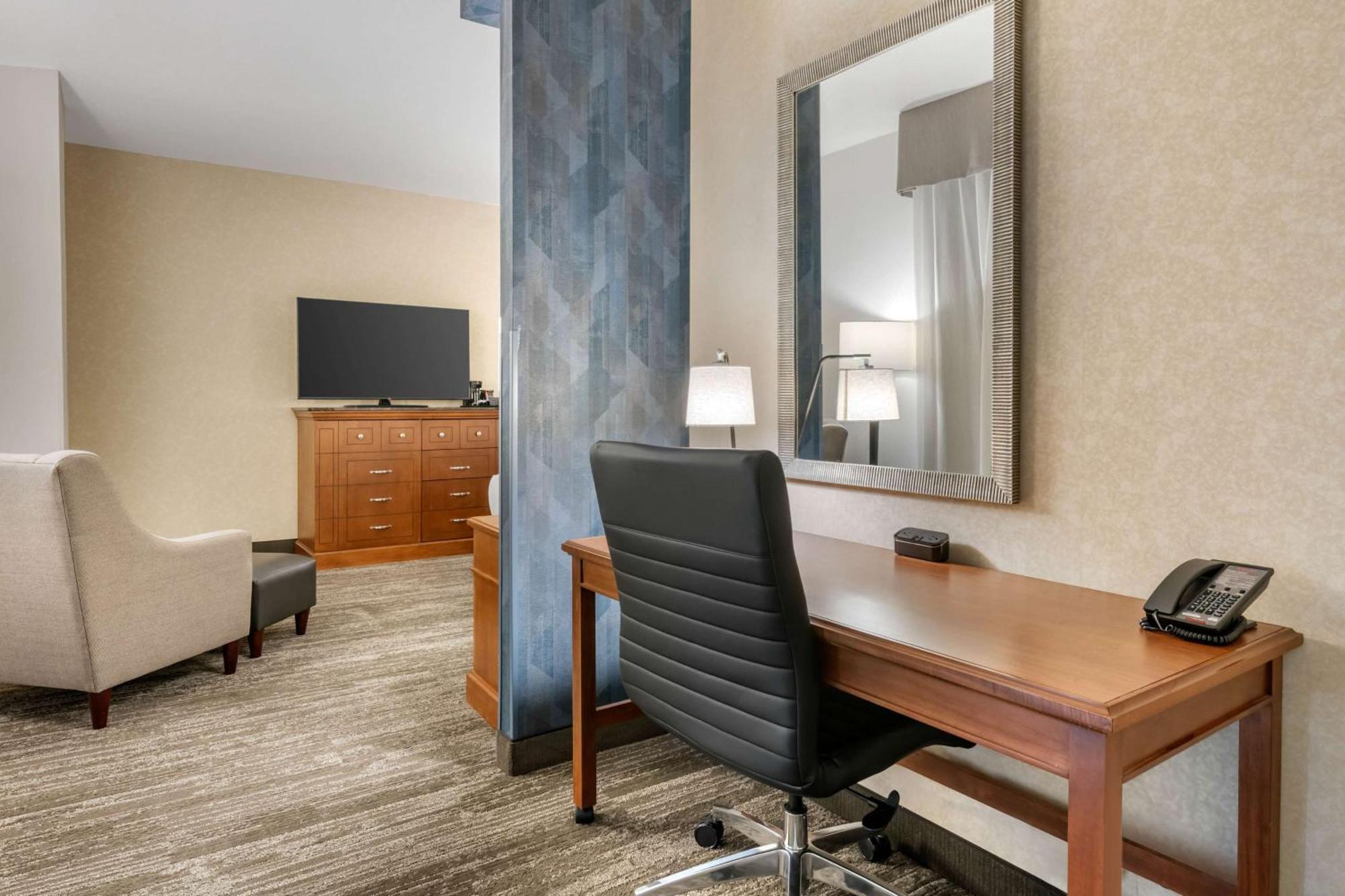 Drury Plaza Hotel Valdosta Bagian luar foto
