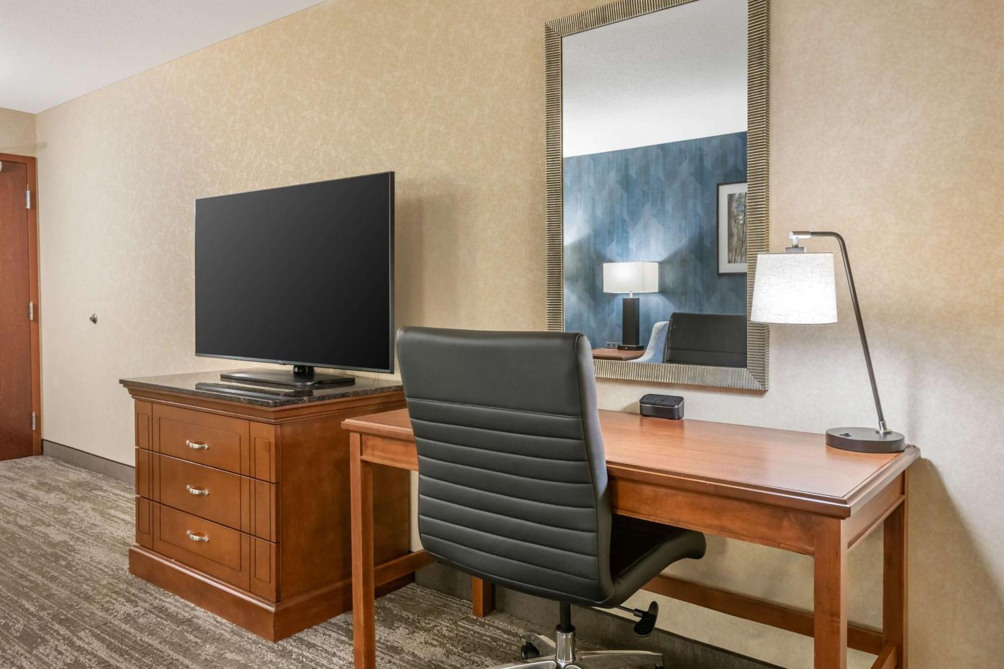 Drury Plaza Hotel Valdosta Bagian luar foto