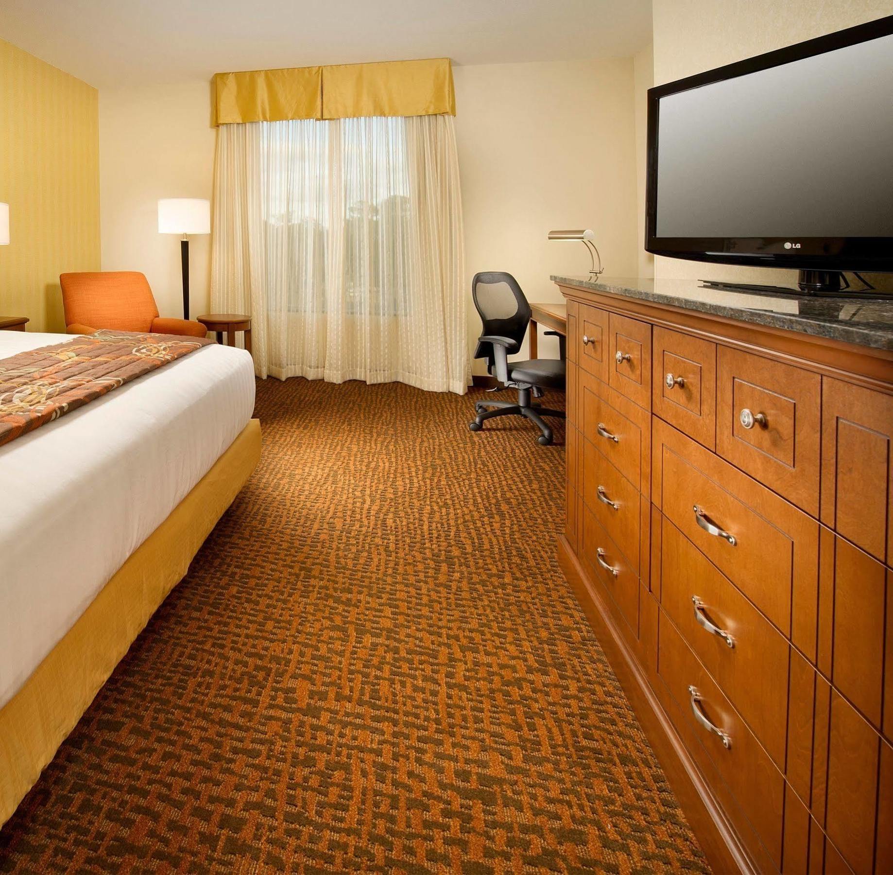 Drury Plaza Hotel Valdosta Bagian luar foto