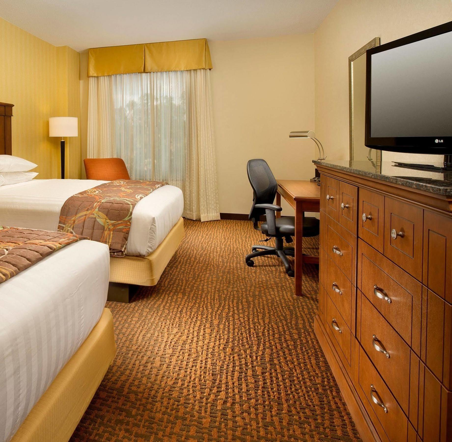 Drury Plaza Hotel Valdosta Bagian luar foto