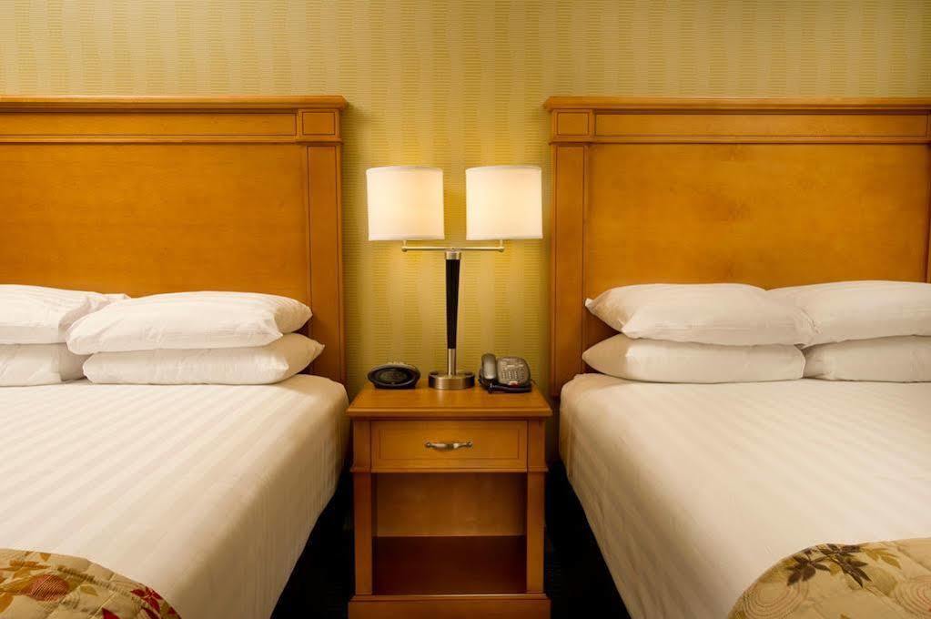 Drury Plaza Hotel Valdosta Bagian luar foto